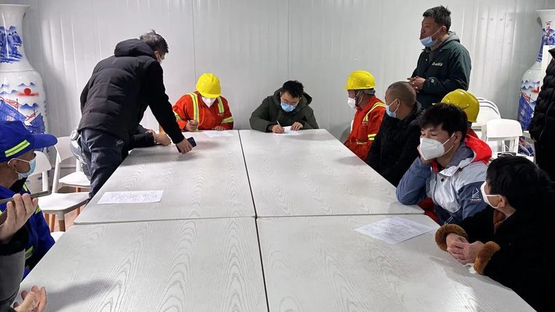 在选择专业时，考生和家长应关注以下事项：